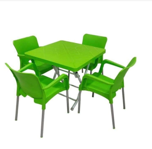 Ensemble table et 4 chaises plastiques